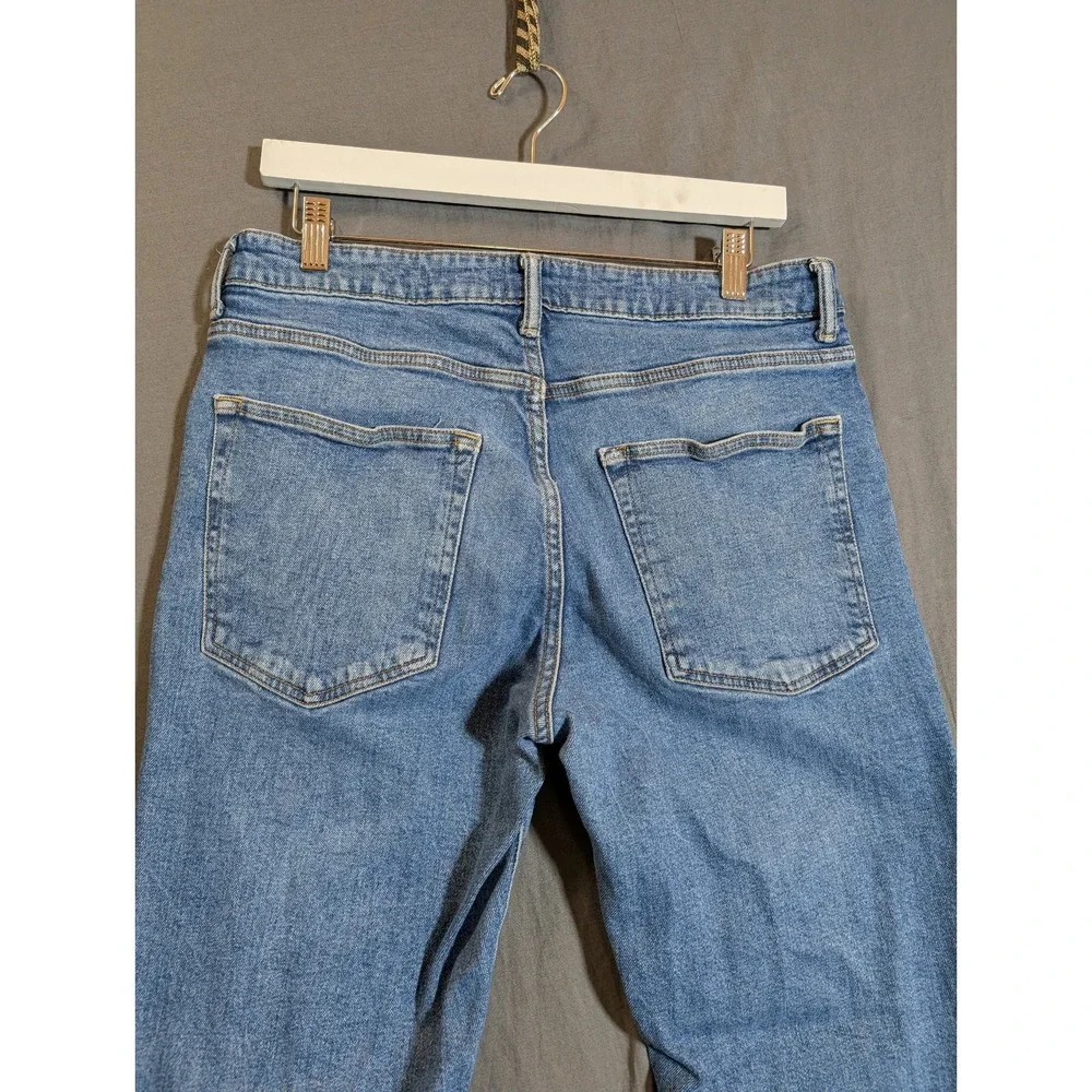 H&M‎ Essentials Blue Jeans Size 33x32 Regular Fit Light Wash Straight Leg